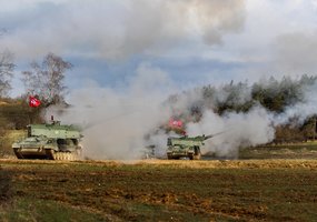 Lietuvos kariuomenės artileristai su haubicomis PzH2000 dalyvavo tarptautinėse pratybose Vokietijoje - 6