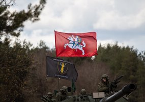 Lietuvos kariuomenės artileristai su haubicomis PzH2000 dalyvavo tarptautinėse pratybose Vokietijoje - 10