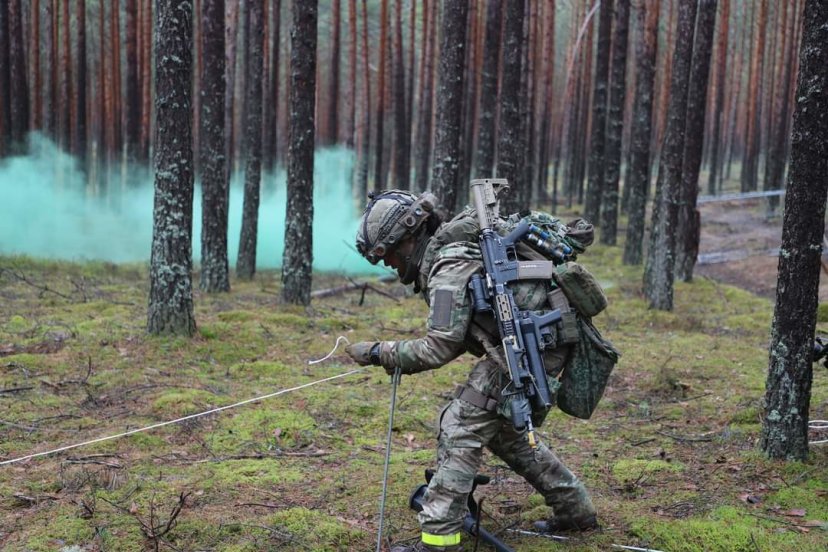 Pilnos sudėties NATO priešakinių pajėgų kovinė grupė treniruojasi pratybose „Rising bull“