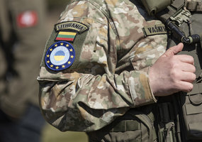 Krašto apsaugos ministras ir kariuomenės vadas Vokietijoje lanko Lietuvos instruktorius,... - 2