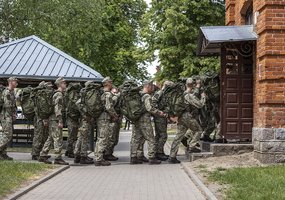 Lietuvos kariuomenės karinius vienetus papildė per 750 būsimųjų karių  - 4