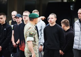 Lietuvos kariuomenės karinius vienetus papildė per 750 būsimųjų karių  - 12
