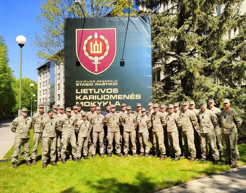 Lietuvos kariuomenės puskarininkiai sėkmingai baigė II pakopos kursą   