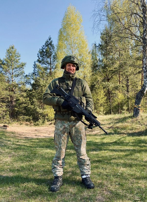 Tarp Margirio batalione besitreniravusių rezervo karių – iš Sakartvelo atvykęs fotografas