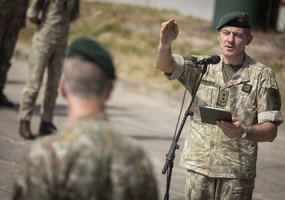 Mokymo ir doktrinų valdybos vadas brg. gen. Alvydas Šiuparis atsisveikino su kovine vėliava - 6