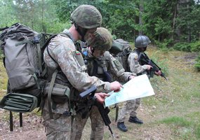 Jaunesniųjų karininkų vadų mokymų klausytojai dalyvavo lauko taktinėse pratybose - 1