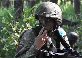 Jaunesniųjų karininkų vadų mokymų klausytojai dalyvavo lauko taktinėse pratybose - 4