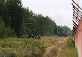 Karinių oro pajėgų kariai dalyvauja elektroninės kovos pratybose - 1