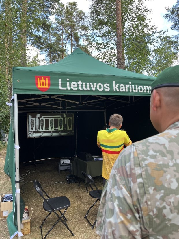 „Pasaulio Lietuvos“ stovyklautojams – išskirtinės Lietuvos karių pamokos