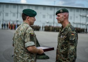 Tarnybą Lietuvoje pradeda naujos rotacijos NATO Priešakinių pajėgų kovinė grupė  - 11