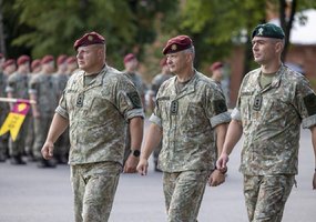 KASP Dariaus ir Girėno rinktinės kovinę vėliavą perėmė plk. ltn. Egidijus Morkūnas - 2