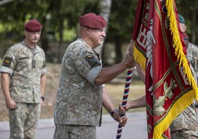 KASP Dariaus ir Girėno rinktinės kovinę vėliavą perėmė plk. ltn. Egidijus Morkūnas - 4