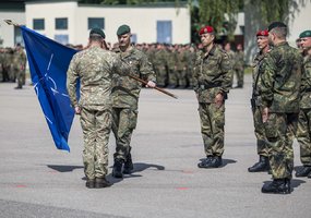 Tarnybą Lietuvoje pradeda naujos rotacijos NATO Priešakinių pajėgų kovinė grupė  - 13