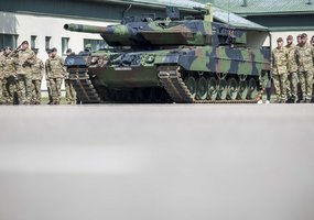 Tarnybą Lietuvoje pradeda naujos rotacijos NATO Priešakinių pajėgų kovinė grupė  - 17