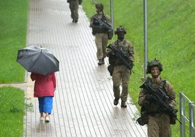 Lietuvos kariuomenė tęsia kovinės parengties patikrinimo pratybas: kariai treniruojasi... - 1