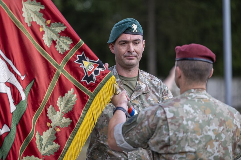 KASP Dariaus ir Girėno rinktinės kovinę vėliavą perėmė plk. ltn. Egidijus Morkūnas