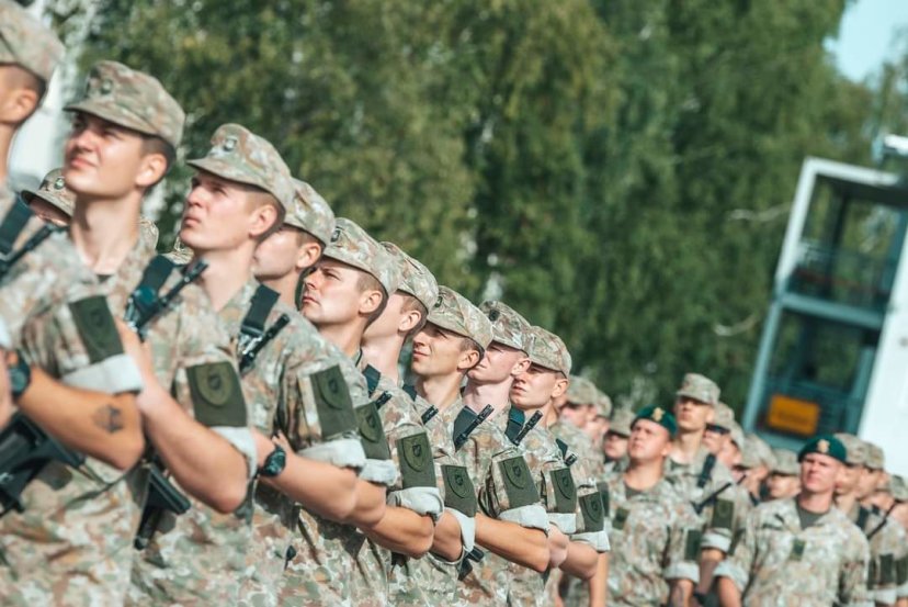 Mokomajame pulke Bazinį kario kursą baigė 180 nuolatinės privalomosios pradinės karo tarnybos karių 