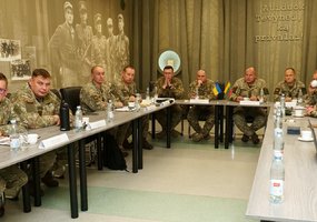 Ukrainos kariuomenės vyriausiasis puskarininkis lanko Lietuvoje rengiamus Ukrainos karius - 1