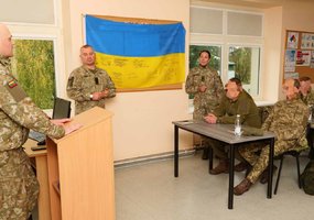 Ukrainos kariuomenės vyriausiasis puskarininkis lanko Lietuvoje rengiamus Ukrainos karius - 2
