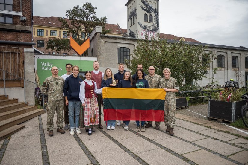Apie tarnybą Lietuvos kariuomenėje iš pirmų lūpų: Lietuvos kariai susitiko su Danijos lietuvių...