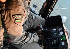 Karinių oro pajėgų sraigtasparnis iš Lenkijos pargabeno donoro organus - 2