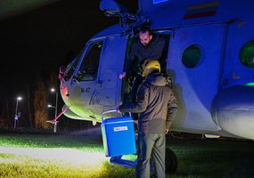 Karinių oro pajėgų sraigtasparnis iš Lenkijos pargabeno donoro organus - 6