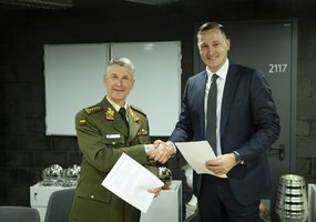 Lietuvos kariuomenė pasirašė bendradarbiavimo sutartį su krepšinio klubu Kauno „Žalgiris” - 1