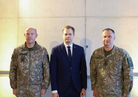 Pasirašyta bendradarbiavimo sutartis tarp Lietuvos kariuomenės, Raseinių rajono savivaldybės ir... - 2