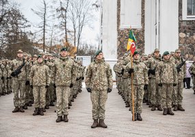 Karaliaus Mindaugo husarų batalione 295 jaunuoliai prisiekė tarnauti Lietuvos Respublikai - 2