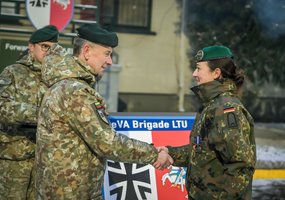 Lietuvai priskiriama 21-oji Vokietijos kariuomenės greitojo reagavimo brigada, kariuomenės vadas... - 1