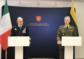 Lietuvoje vieši Italijos kariuomenės vadas, aptarti rotacinio Oro gynybos modelio mokymai ir... - 6