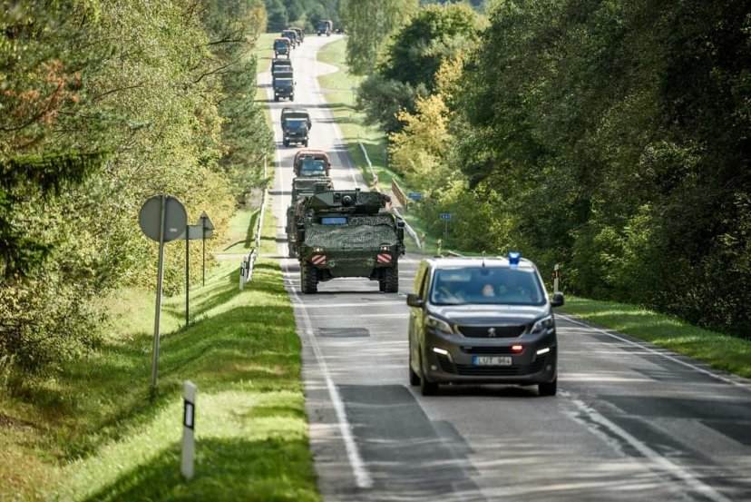 Lietuvos kariuomenė informuoja apie karinės technikos judėjimą keliuose