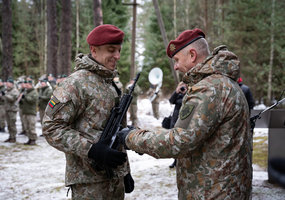 Kariai savanoriai prisiekė Adolfo Ramanausko-Vanago priesaikos vietoje - 13