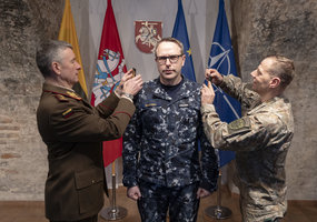 Trims vyriausiems puskarininkiams suteikti seržanto majoro kariniai laipsniai - 1