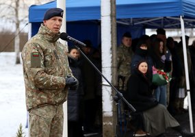 Oro gynybos bataliono kovinė vėliava perduota plk. ltn. Ovidijui Pilitauskui - 2