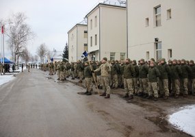 Oro gynybos bataliono kovinė vėliava perduota plk. ltn. Ovidijui Pilitauskui - 7