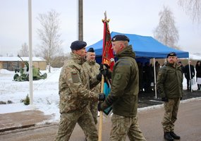 Oro gynybos bataliono kovinė vėliava perduota plk. ltn. Ovidijui Pilitauskui - 8