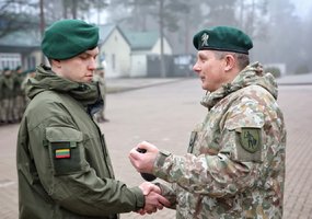 Dviejuose batalionuose Lietuvos kariuomenės aktyviajam rezervui parengta beveik 600 NPPKT karių - 8