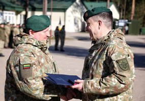 Kunigaikščio Kęstučio pėstininkų bataliono vėliava perduota mjr. Donatui Blažiui  - 1