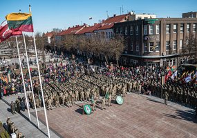 Kovo 11-ąją Karaliaus Mindaugo husarų bataliono kariai pažymėjo 34 valandas trukusiu estafetiniu... - 8