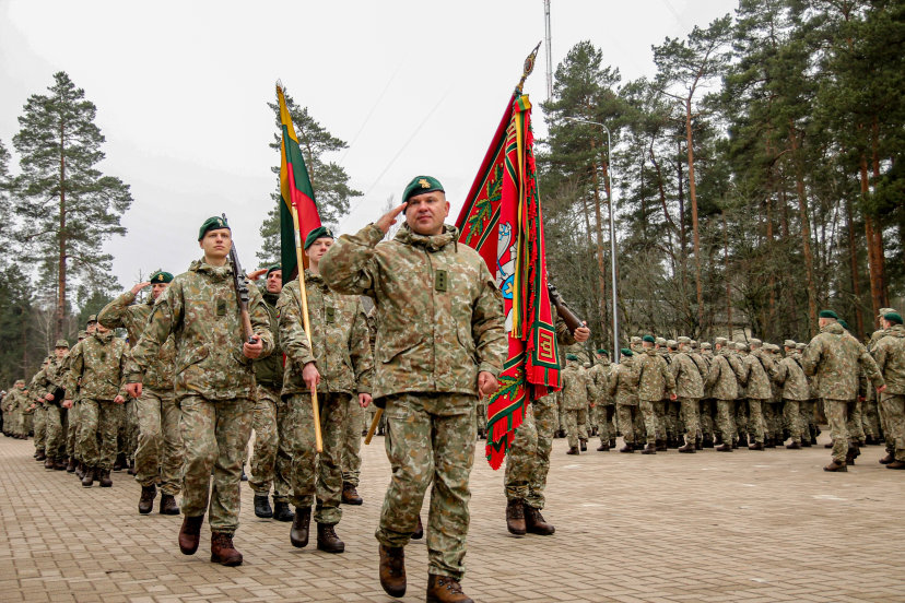 Lietuvos valstybei prisiekė per 400 Kęstučio bataliono karių