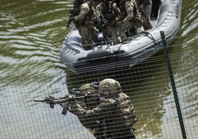 Lietuvoje vyksta tarptautinės NATO Specialiųjų operacijų pajėgų pratybos „Liepsnojantis kalavijas... - 2