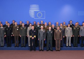 ES ir NATO valstybių kariuomenių vadai aptarė gynybos stiprinimo, paramos Ukrainai ir... - 1