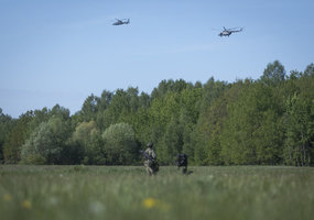 Lithuanian and U.S. forces conduct joint air operations training  - 4