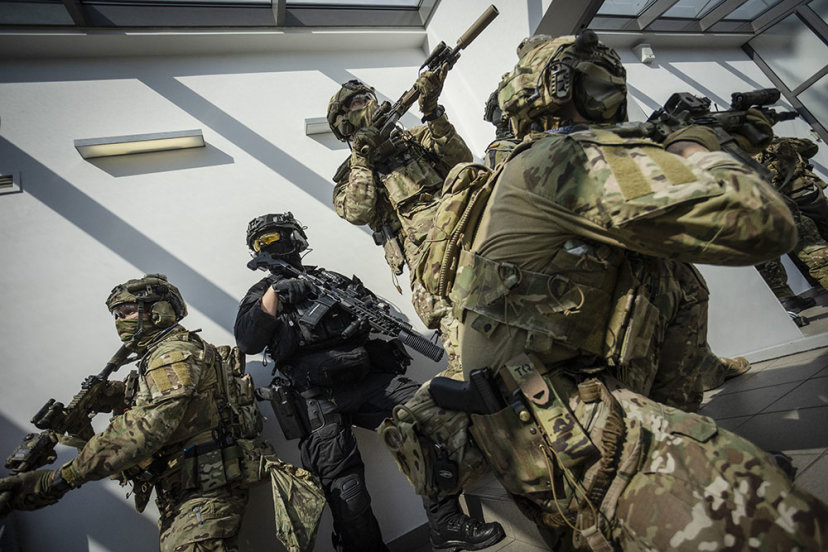 Lietuvoje vyksta tarptautinės NATO Specialiųjų operacijų pajėgų pratybos „Liepsnojantis kalavijas...