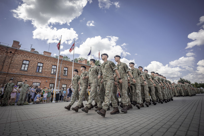 Parengtąjį Lietuvos kariuomenės rezervą papildė išskirtinė karo inžinierių laida 