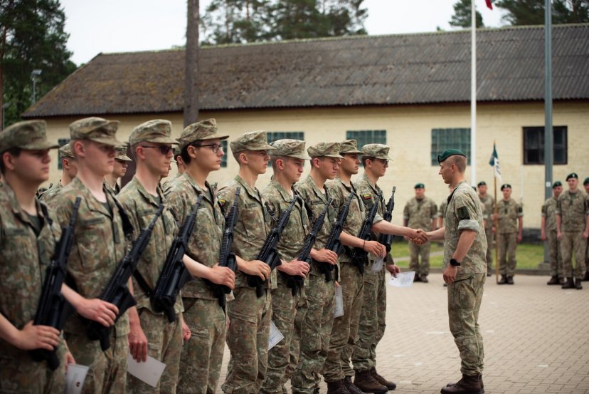Bazinį kario kursą baigė LDK Kęstučio batalione tarnybą atliekantys kariai