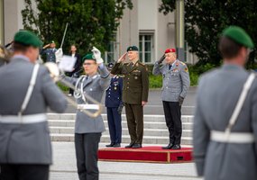Kariuomenės vadui įteiktas aukščiausias Vokietijos valstybinis apdovanojimas - 4