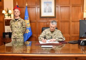 Lietuvos ir Portugalijos kariuomenių vadai aptarė NATO gynybos planus ir rotacinių pajėgų... - 4