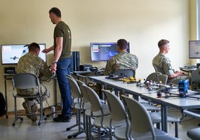 Lietuvos kariuomenėje rengiami dronų operatorių instruktoriai - 1
